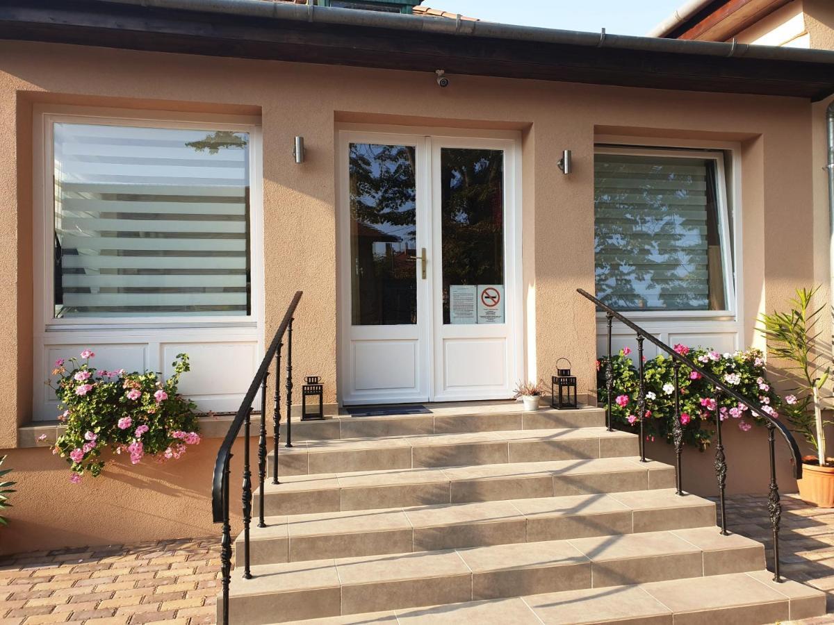 Mediterran Villa Kecskemét Eksteriør bilde